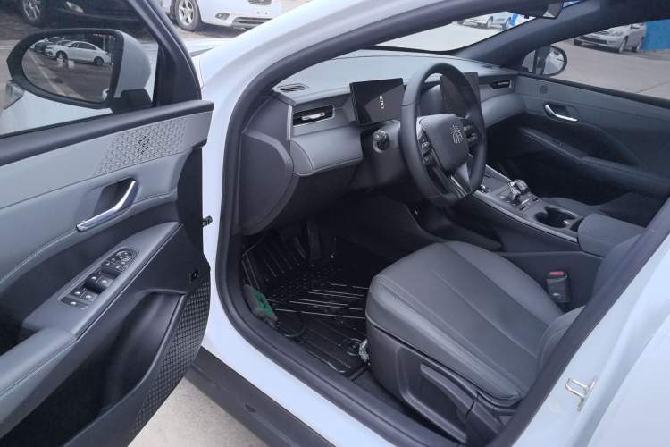 Used BYD Qin PLUS 2025 DM-i Smart Drive 55KM Leading Model