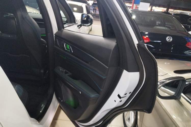 Used Lynk & Co 05 2020 2.0TD Two-Wheel Drive Shine Halo
