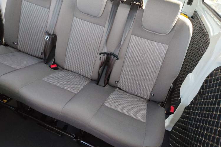 Used Ford Transit 2019 2.0T Diesel Multi-Purpose Commercial Vehicle Mid-Drive Mid-Roof 6-Seater China VI Standard