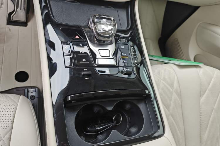 Used Denza D9 2024 DM-i 980 Four-Wheel Drive Flagship Model