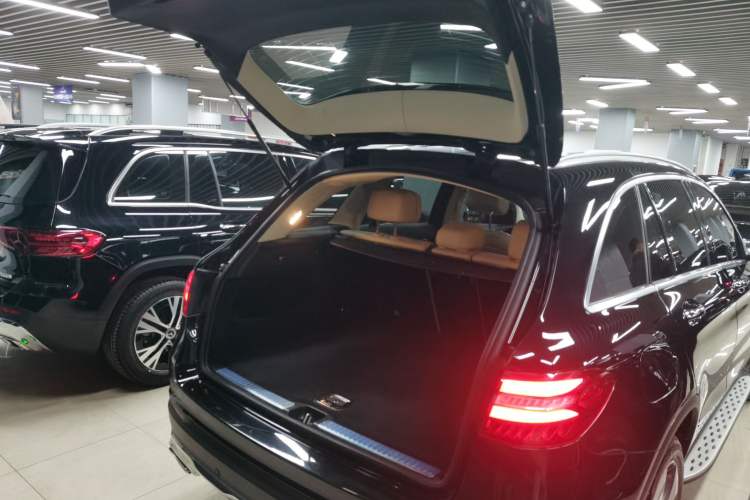 Used Mercedes-Benz GLC 2016 GLC 300 4MATIC Luxury Model
