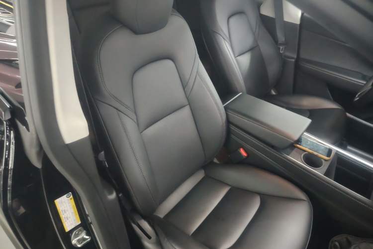 Used Tesla Model Y 2022 Rear-Wheel-Drive Version
