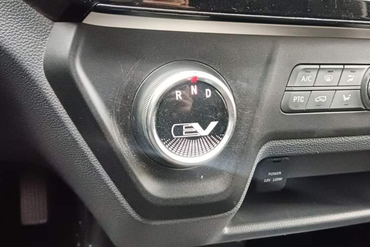 Used SAIC MAXUS EV30 2023 Pure-Electric Smart Logistics Expert with Long Wheelbase Guoxuan
