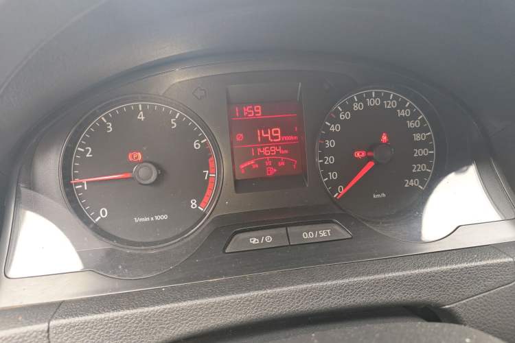 Used Volkswagen Santana 2015 1.6L Manual Comfort Edition