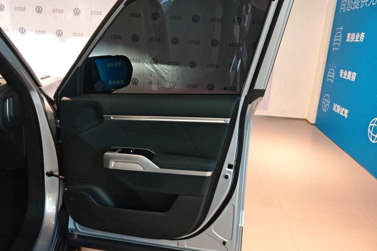 Used  G318 2024 Four-Wheel-Drive Air Suspension Model
