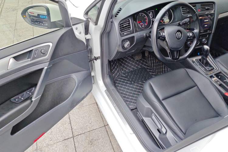 Used Volkswagen Golf 2020 200TSI DSG Comfortable and Ambitious Edition
