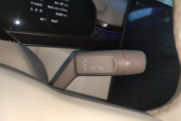 Used Zeekr 7X 2025 100 kWh Long-Range Rear-Wheel Drive with Intelligent Driving Features
