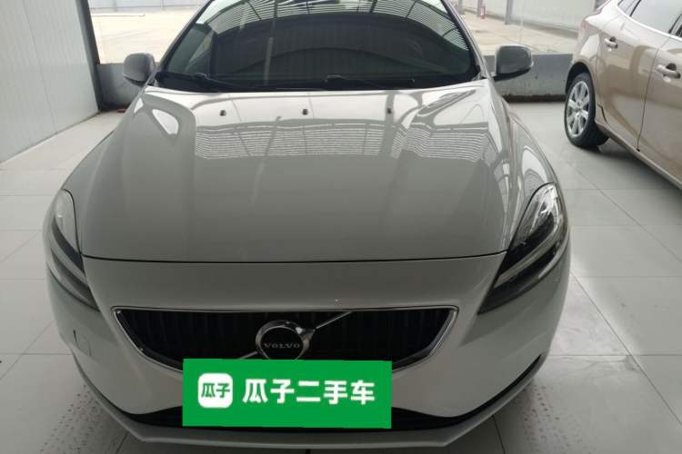Used Volvo V40 2017 T3 Zhiyi Edition
