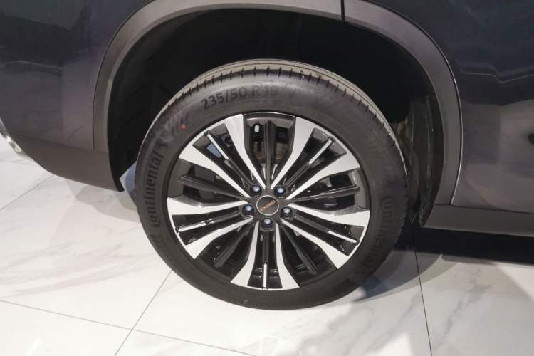 Used  Lingyun 2024 300T Two-Wheel Drive Starlight Edition
