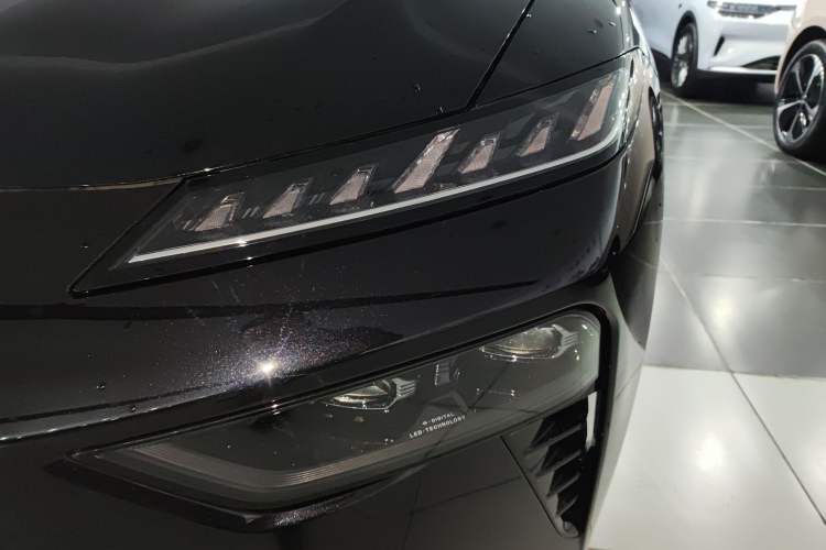 Used  eπ007 2025 Model Pure-Electric 550 Executive Edition