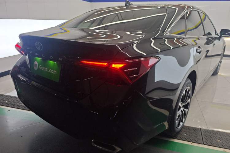 Used Toyota Avalon 2023 2.0L Premium Edition
