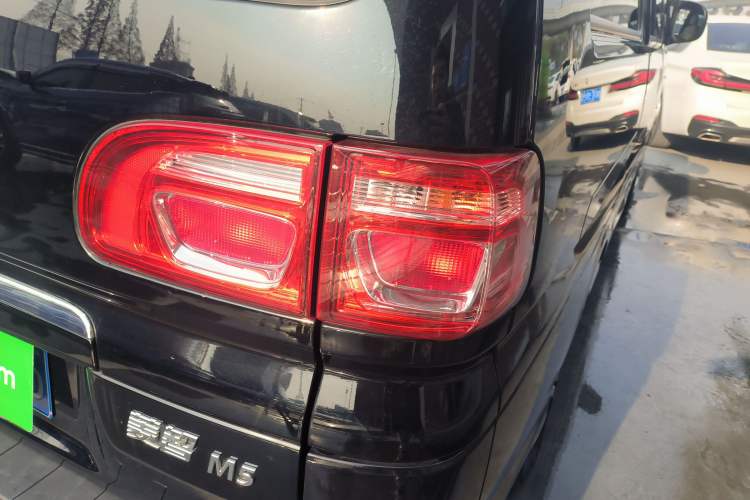 Used FORTHING Lingzhi 2023 M5L 1.6L Base Model 7 Seats
