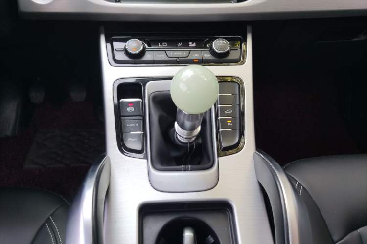 Used Geely Auto Emgrand X7 Sport 2016 2.0L Manual Smart Connect Version