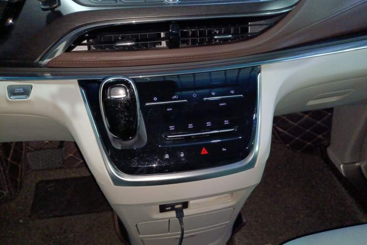 Used Buick GL8 2021 Land Cruiser Executive Class 652T Comfort Model
