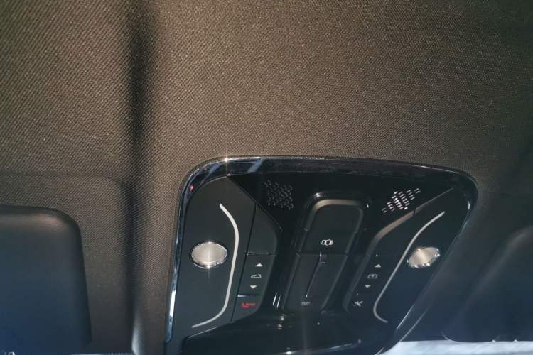 Used JETOUR X70 PRO 2023 1.5T DCT Comfort Edition 7-Seater
