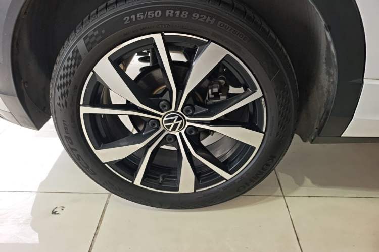 Used Volkswagen T-ROC 2023 300TSI DSG Two-Wheel-Drive Chen Guang Edition
