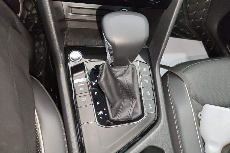 Used Volkswagen Tiguan L 2021 330TSI Automatic Two-Wheel Drive R-Line Flagship Edition
