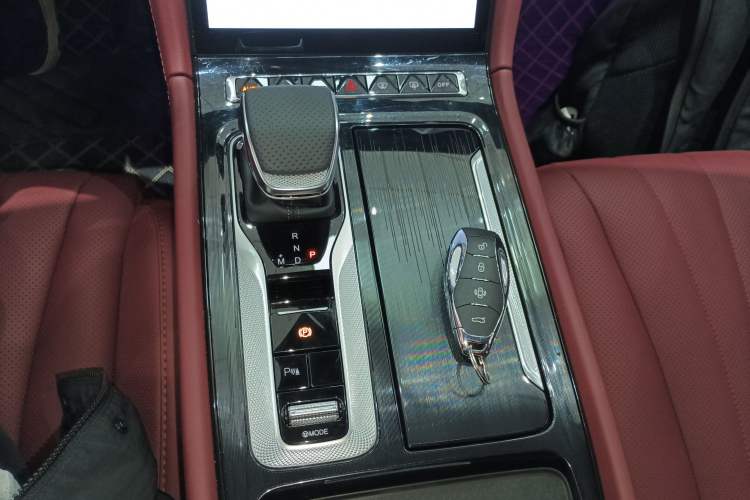 Used Hongqi H5 2025 2.0T Automatic Flag Edition – 500 000 Units Commemorative Version