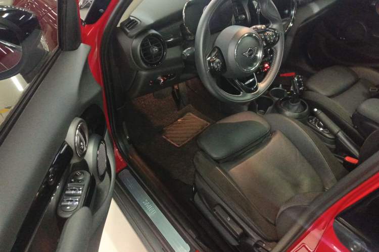 Used  MINI 2021 1.5T COOPER Artist Five-Door Edition
