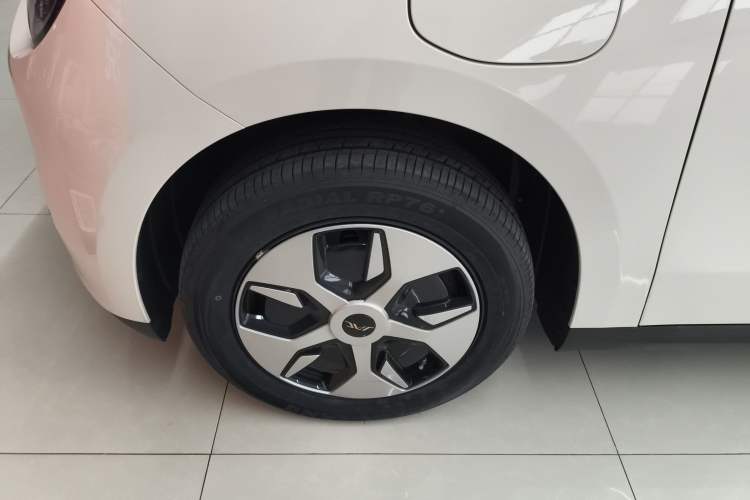 Used  3 2025 330km Freedom Edition