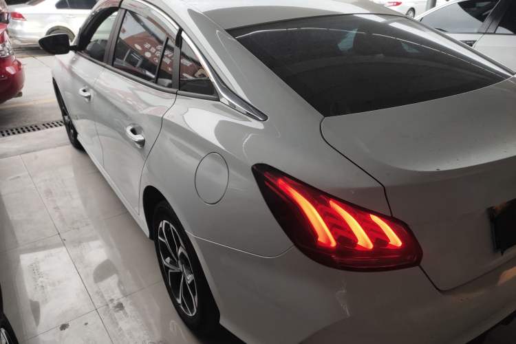 Used MG 5 2022 180 DVVT CVT Youth Luxury Edition
