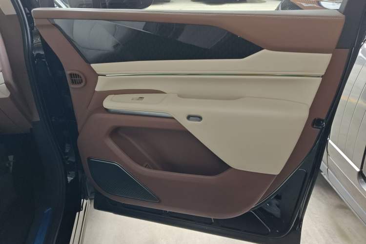 Used BYD Xia 2025 DM-i 1.5T 180km Beyond Edition
