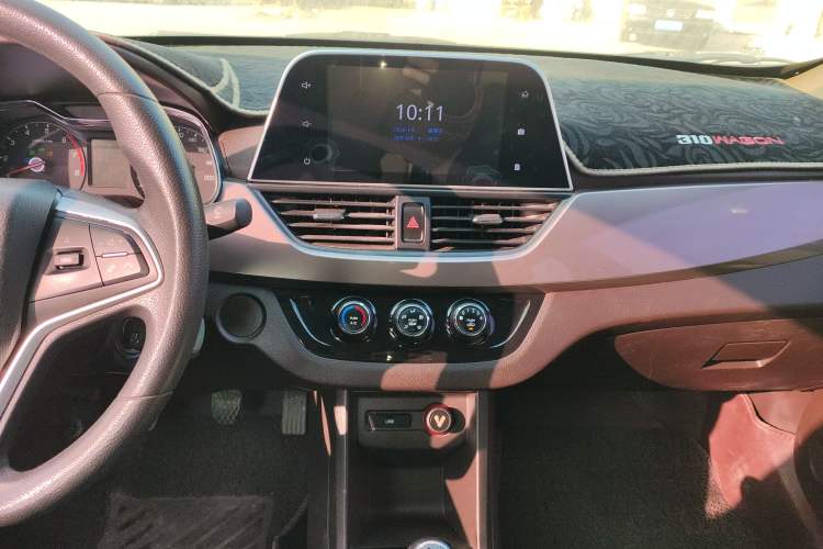 Used Baojun 310W 2017 1.5L Manual Fashion Model China V
