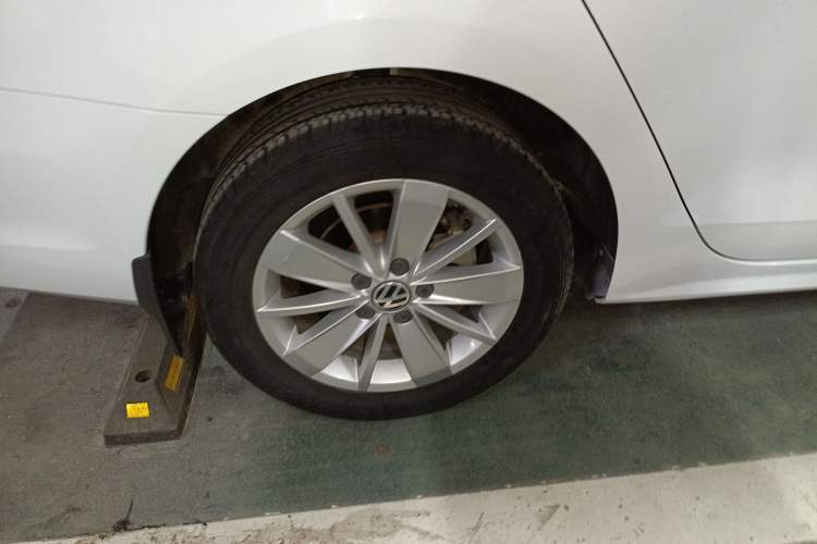 Used Volkswagen Sagitar 2015 1.6L Automatic Fashion Model
