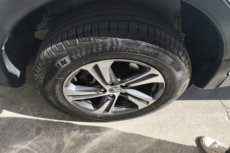 Used Toyota RAV4 2015 2.0L CVT Four-Wheel Drive New Edition
