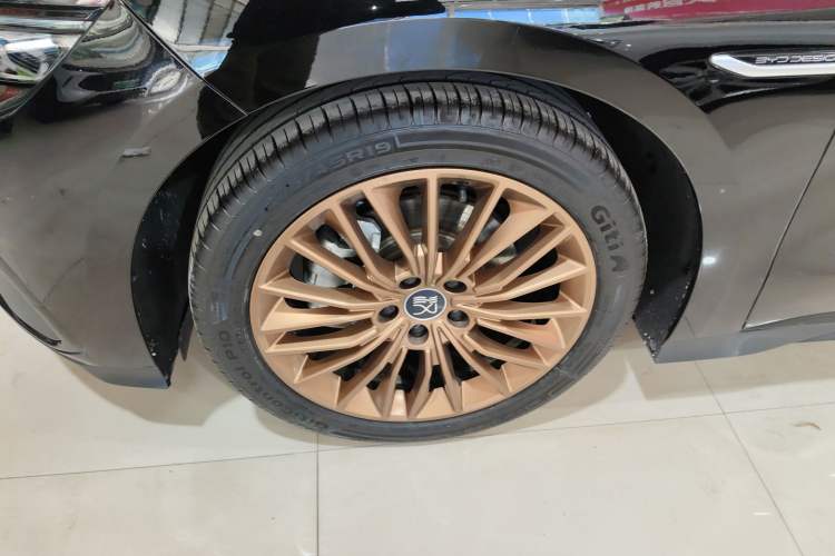 Used BYD Han 2024 EV Glory Edition 506KM Front-Wheel-Drive Premium Model