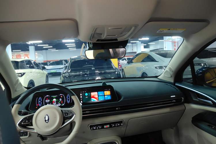 Used ORA Good Cat 2023 401 km Standard Range Luxury Version Lithium Iron Phosphate
