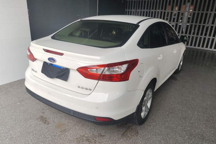 Used Ford Focus 2012 Sedan 1.6L Automatic Fashion Edition