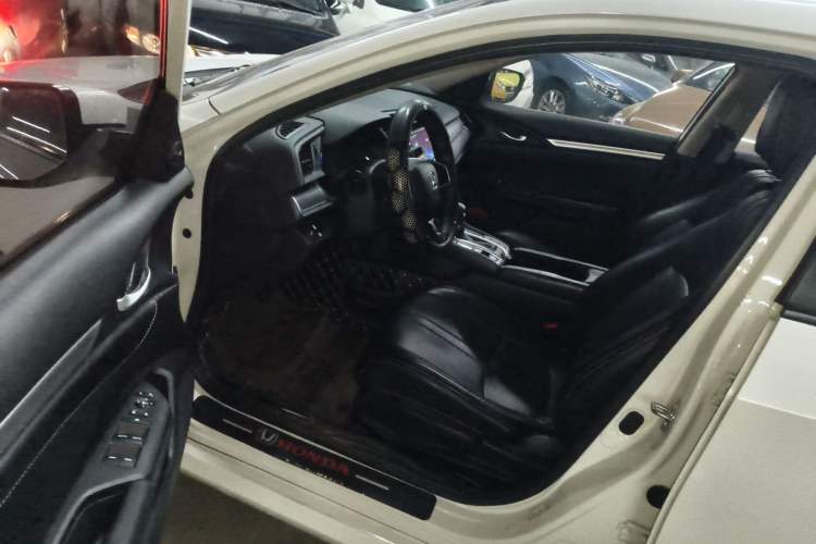 Used Honda Civic 2016 180TURBO CVT Comfort Version
