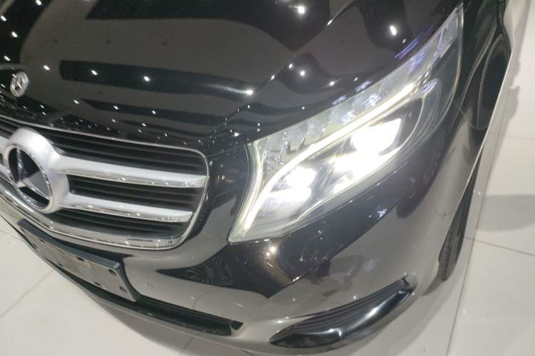 Used Mercedes-Benz V-Class 2018 V 260 Avantgarde Edition China VI
