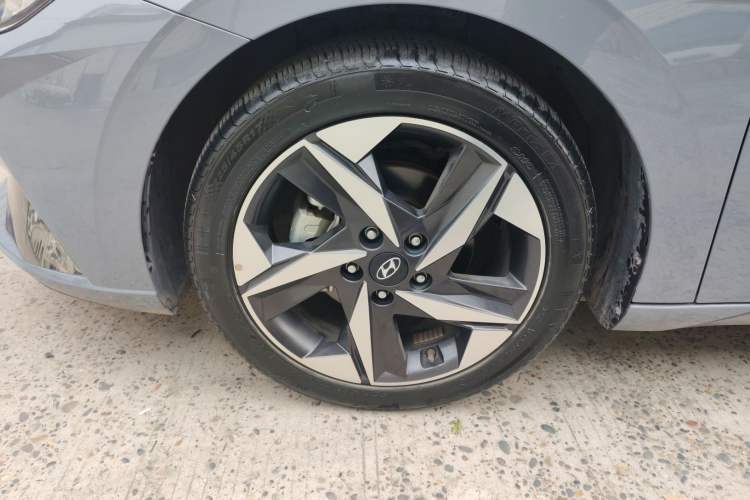 Used Hyundai Elantra 2021 1.5L CVT LUX Prestige Edition
