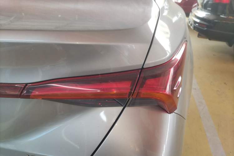 Used Toyota Avalon 2019 Dual-Engine 2.5L Luxury Edition China V Standard
