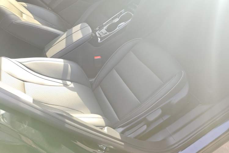 Used Buick Envision 2022 Encore S 552T Two-Wheel-Drive Luxury Model
