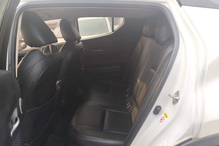 Used Toyota C-HR 2018 2.0L Leading with Sunroof China VI Standard
