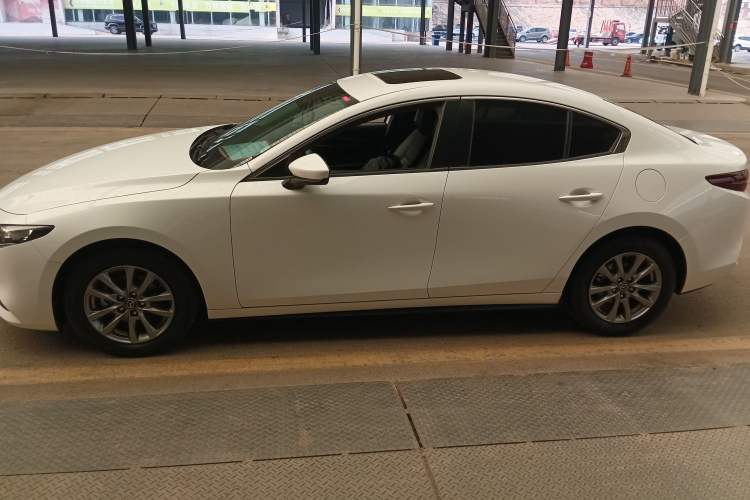 Used Mazda Mazda 3 Axela 2020 1.5L Automatic Luxury Version
