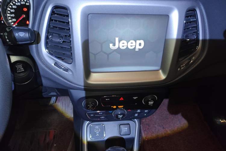 Used  Compass 2020 220T Automatic Leading Edition