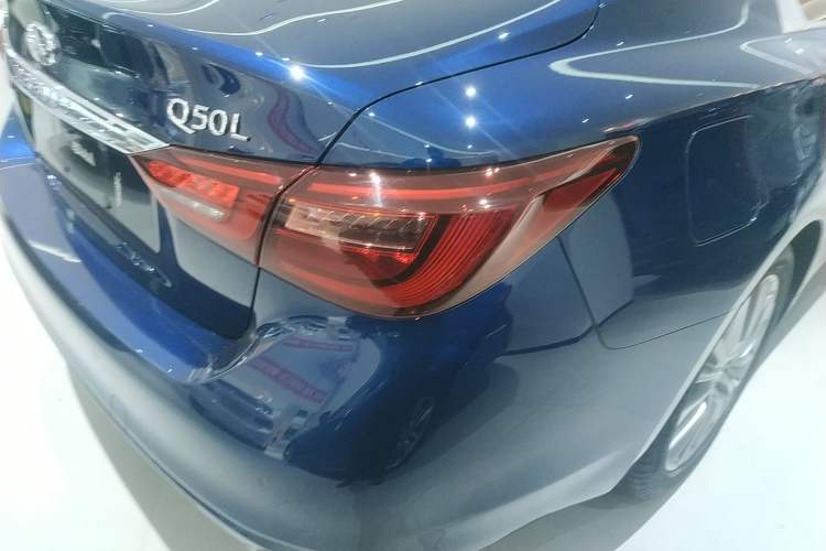 Used Infiniti Q50L 2018 2.0T Enjoyment Version China VI Standard