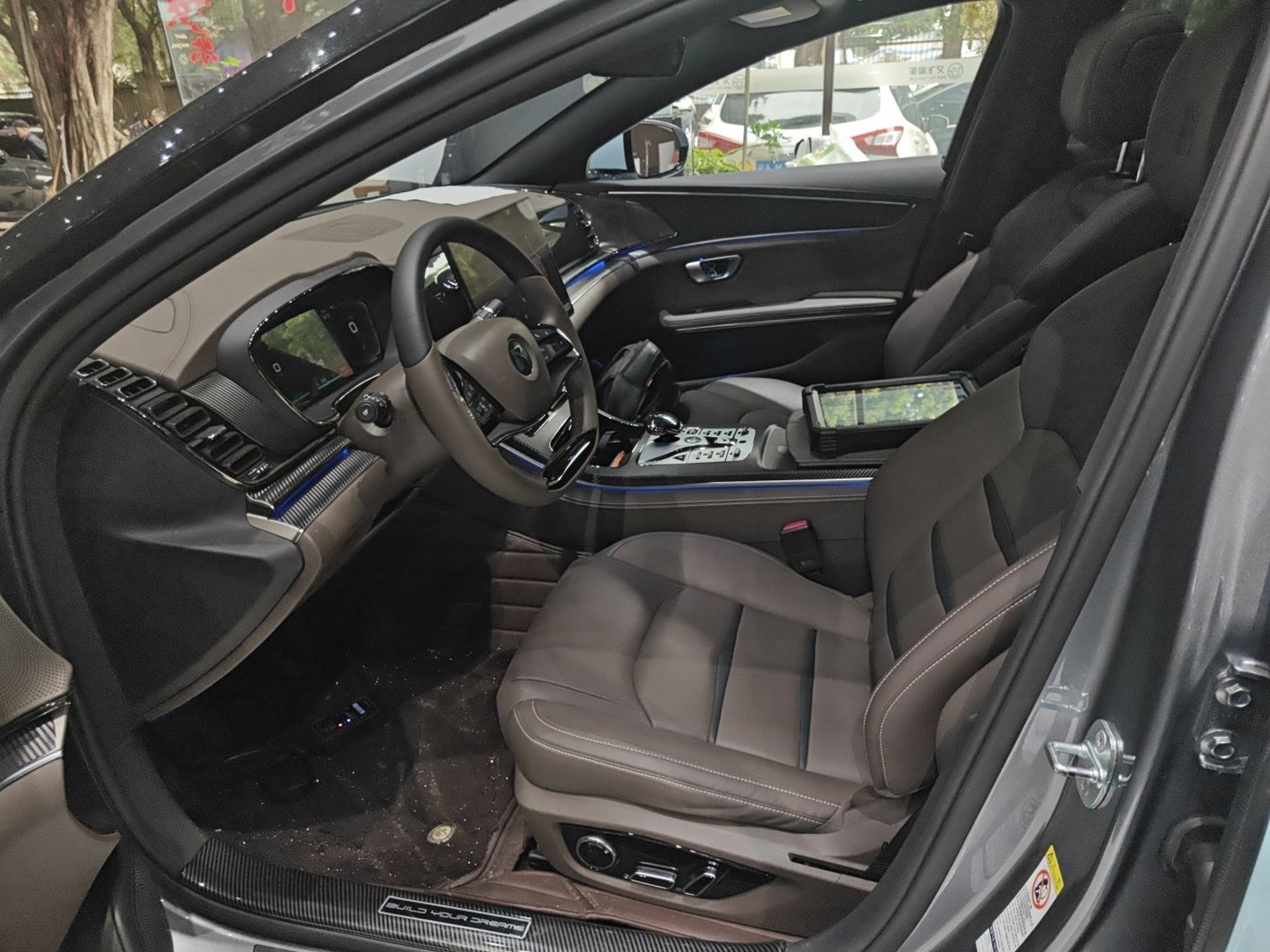 Переднее сиденье в автомобиле