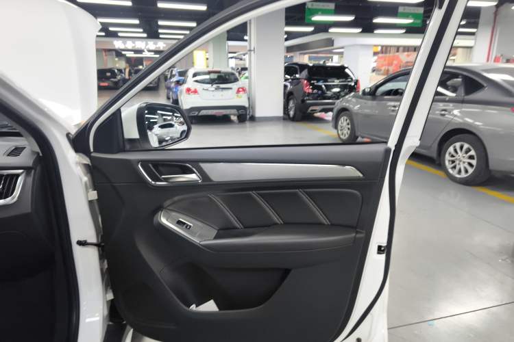 Used Roewe RX5 2019 20T Two-Wheel Drive Automatic Ali Smart Connectivity Platinum Edition
