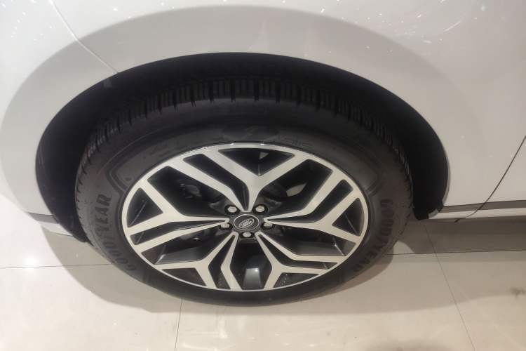 Used Land Rover Range Rover Evoque 2024 Aurora L 249 PS Prestige Light-Chasing Edition
