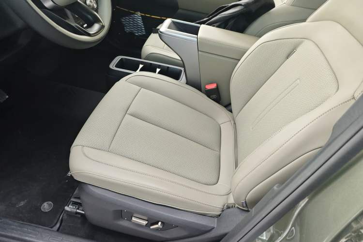 Used  V23 2025 501 Four-Wheel Drive Intelligent Driving Version
