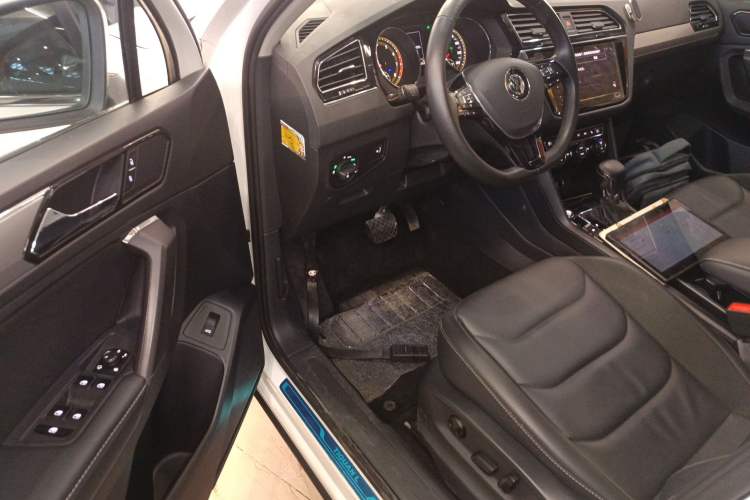 Used Volkswagen Tiguan L 2020 330TSI Automatic Two-Wheel Drive Smart Luxury Edition China VI Standard
