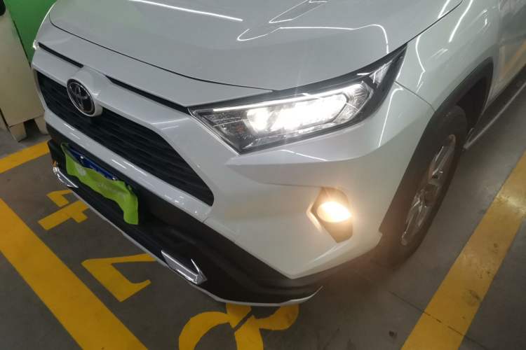 Used Toyota RAV4 2021 2.0L CVT Two-Wheel Drive Fashion PLUS Edition
