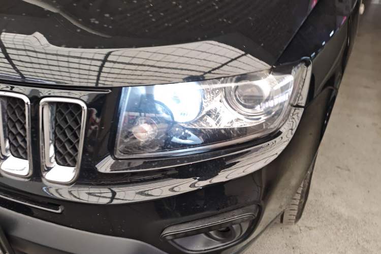 Used  Compass 2014 2.0L two-wheel drive sport version
