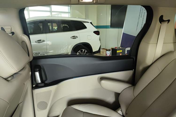 Used Buick GL8 2014 3.0L GT Luxury Business Haoya Edition
