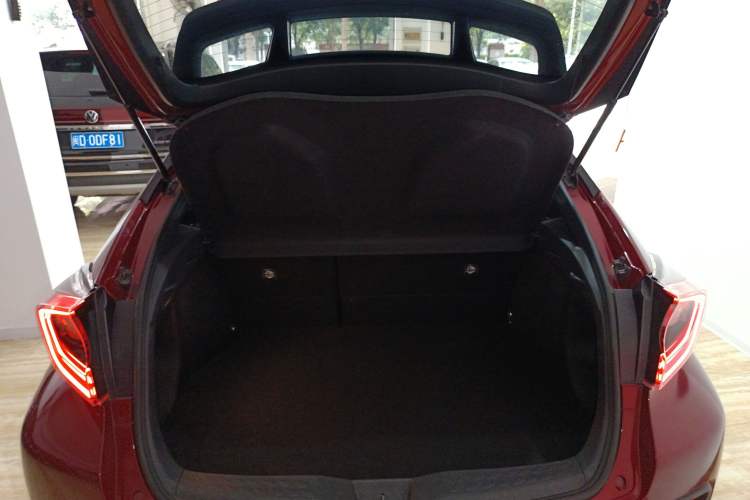 Used Toyota IZOA 2020 2.0L Yichi Version
